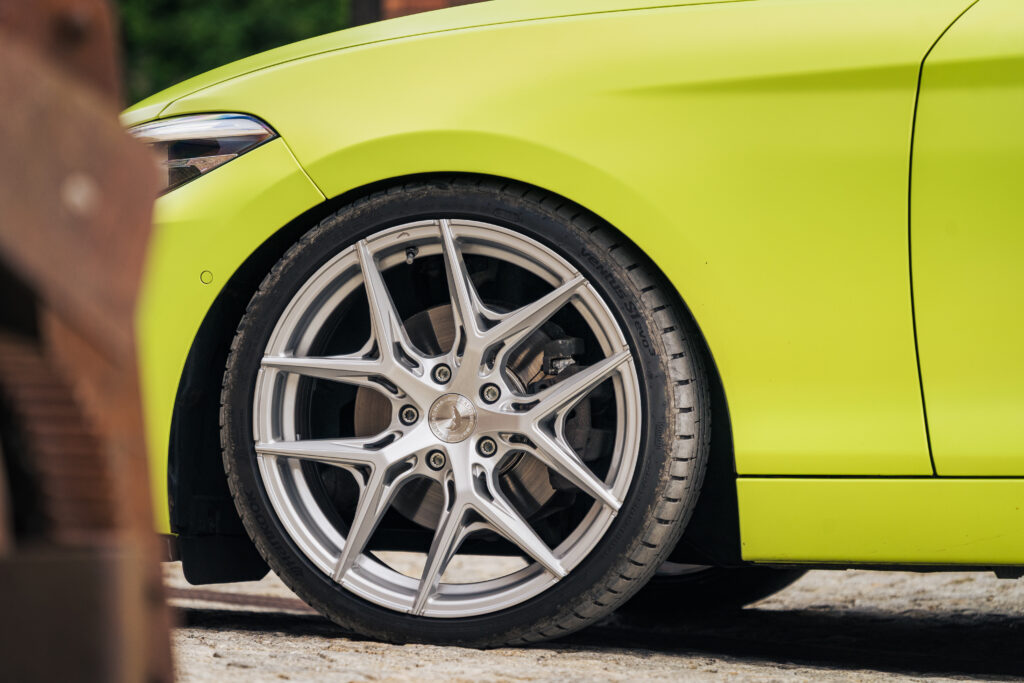 tuning BMW 220i F22 przednie koło Barracuda_Razzer