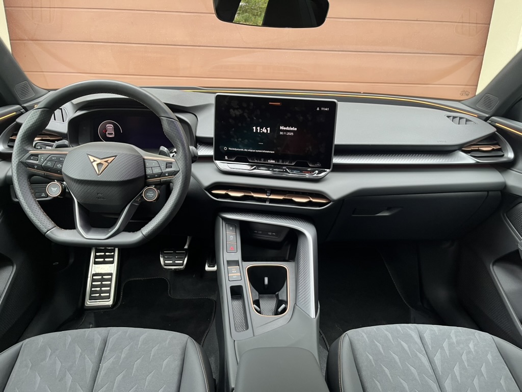 Cupra Terramar 1.5 e-Hybrid kokpit