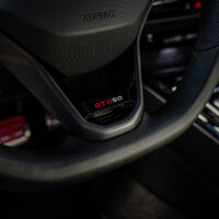 Logo na kierownicy Golf GTI Edition 50