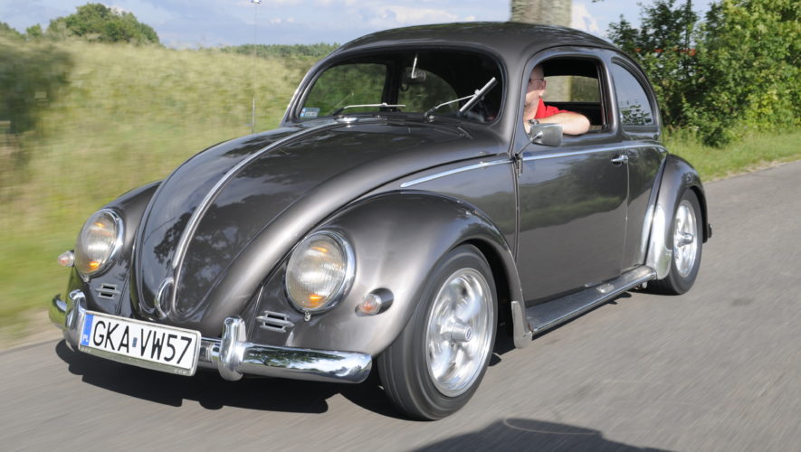 Tuning-VW-Garbus-Oval-podczas jazdy