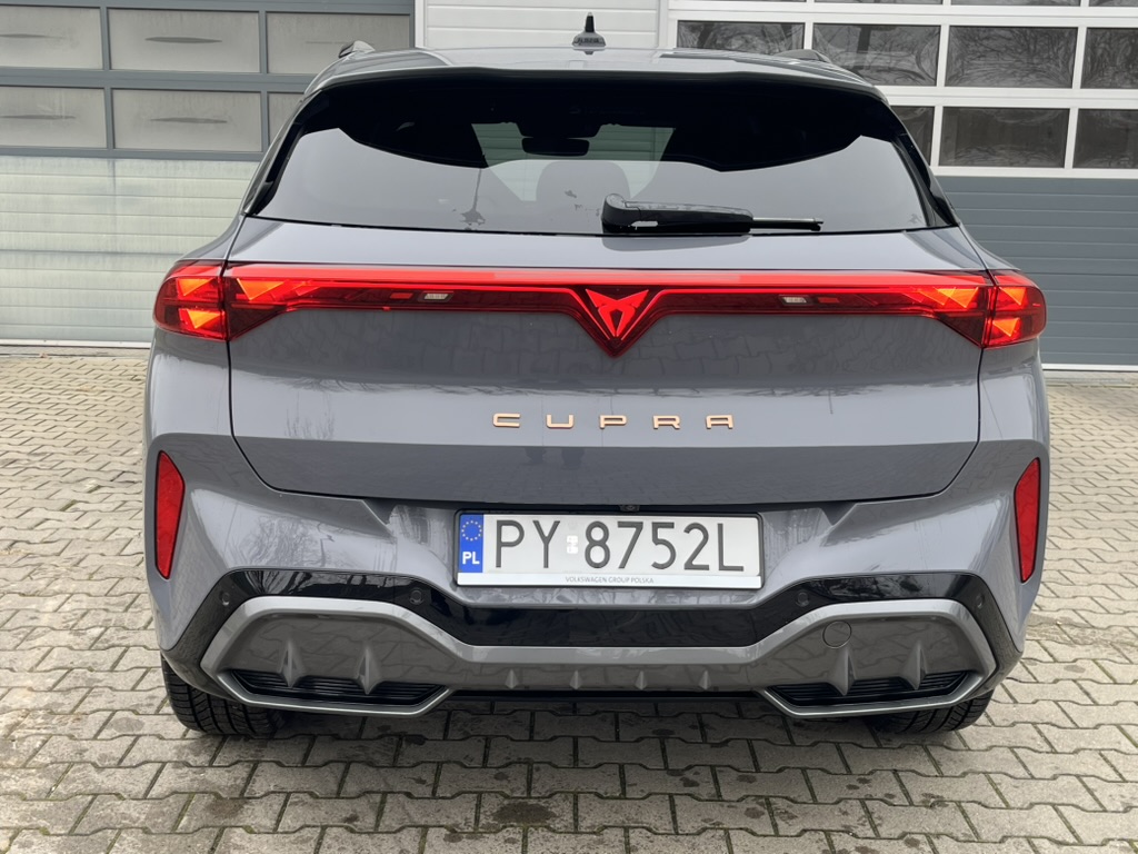 Cupra Terramar 1.5 e-Hybrid tył auta