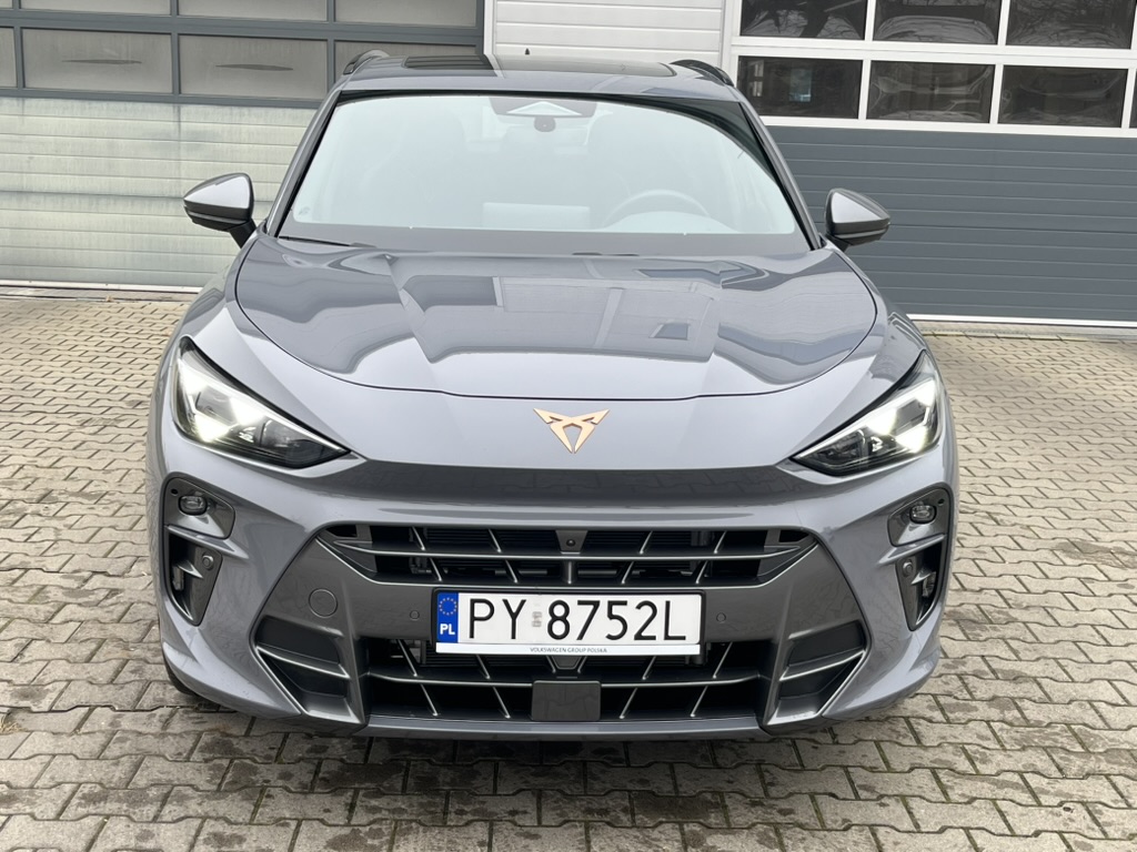 Cupra Terramar 1.5 e-Hybrid przód auta