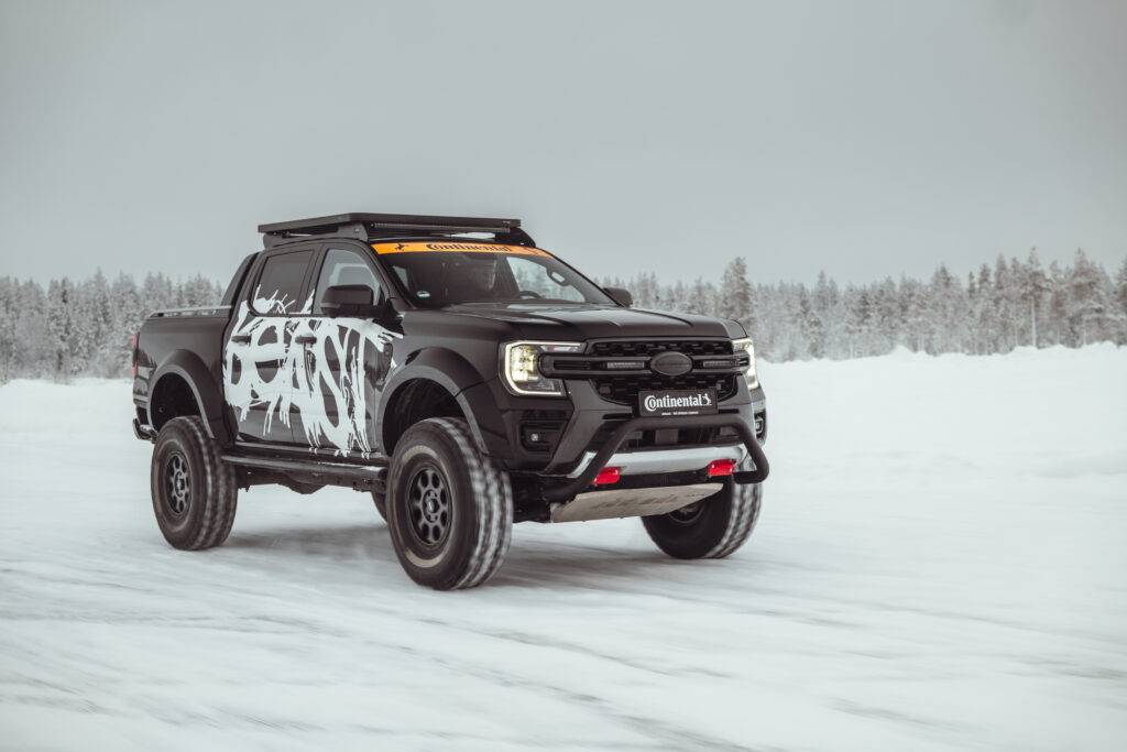 Ford_Ranger auto w czasie jazdy