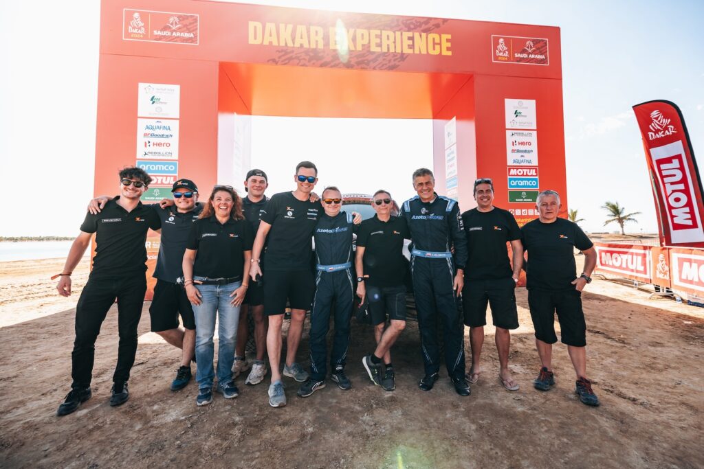 Ekipa Hołowczyca na mecie Rajdu Dakar