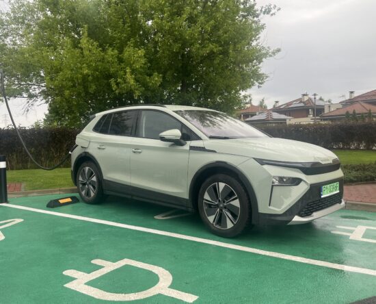 Skoda Elroq 60 podczas ładowania