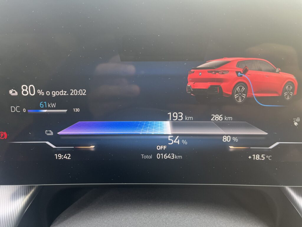 BMW iX2 Drive 30 wizualizacja ładowania