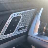 BMW iX2 Drive 30 głośnik harman kardon