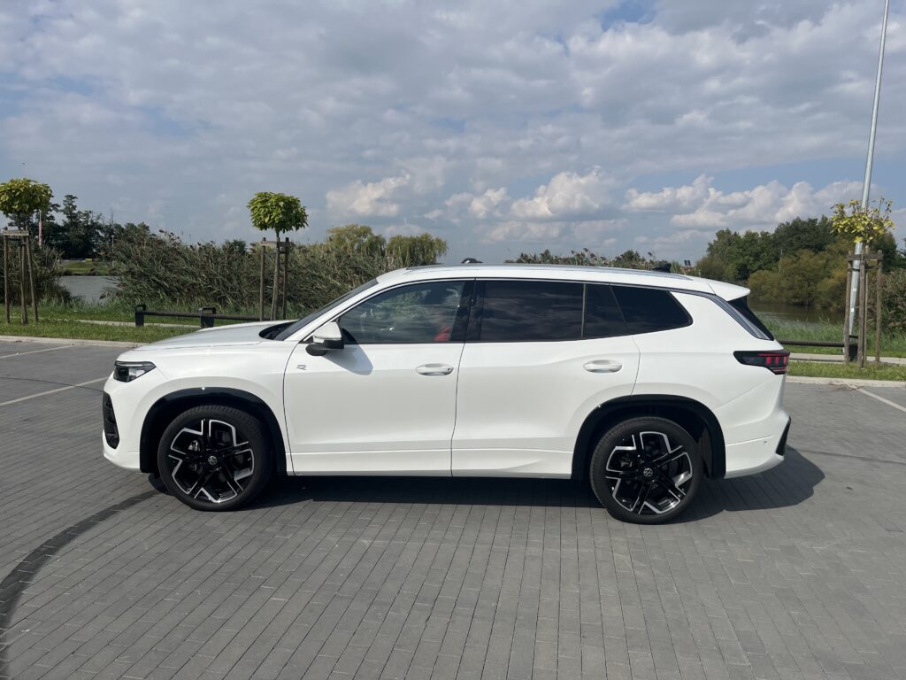 Volkswagen Tayron bok auta