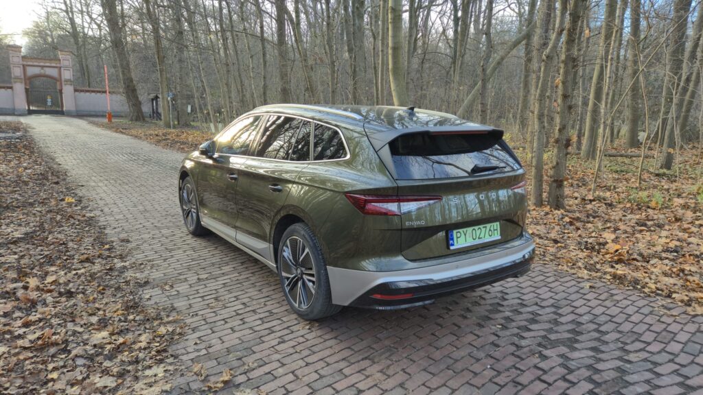 Skoda Enyaq 85 wsiok od tyłu