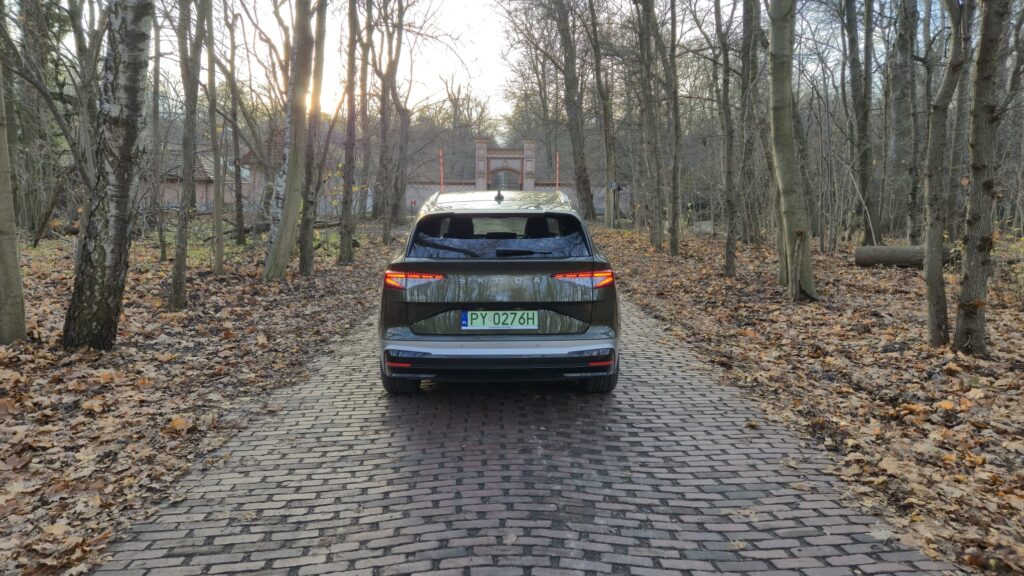 Skoda Enyaq 85 tył auta