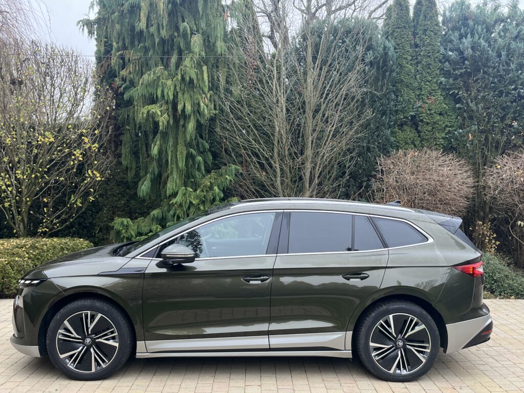Skoda Enyaq 85 z boku
