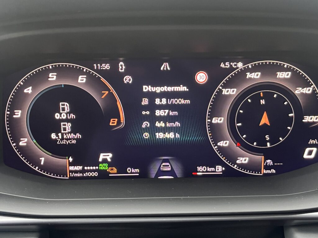 Cupra Terramar 1.5 e-Hybrid wyświetlacz