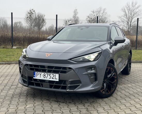 Cupra Terramar 1.5 e-Hybrid widok od przodu