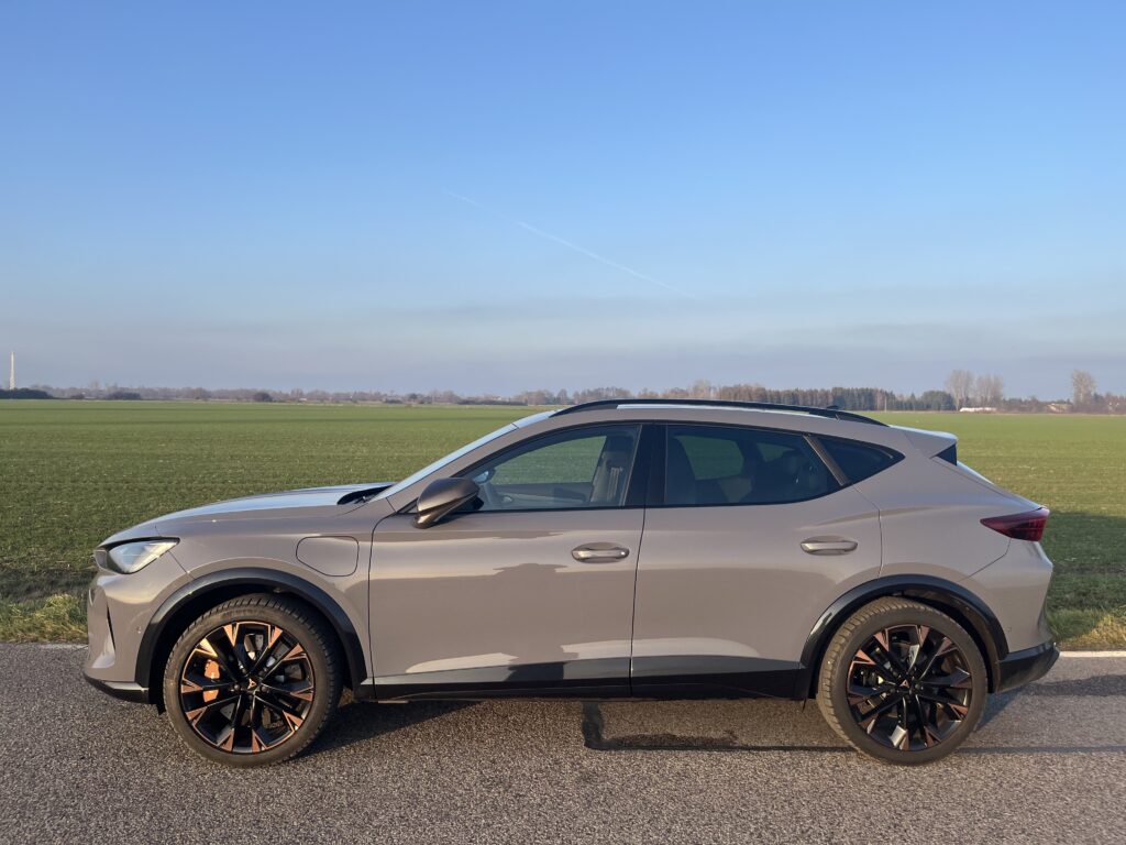 Cupra Formentor VZ PHEV widok z boku