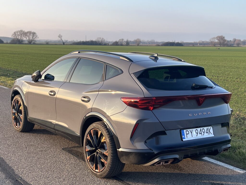 Cupra Formentor VZ PHEV od tyłu
