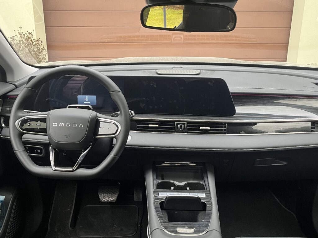 Omoda 5 1.6 TGD-i kokpit