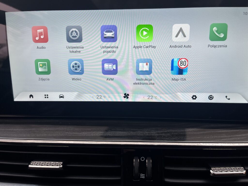 Omoda 5 1.6 TGD-i centralny monitor