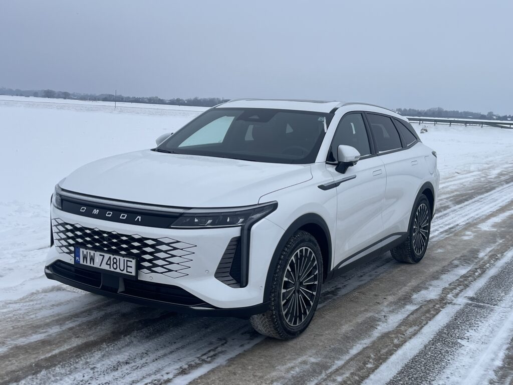 Omoda 9 Super Hybrid widok z przodu