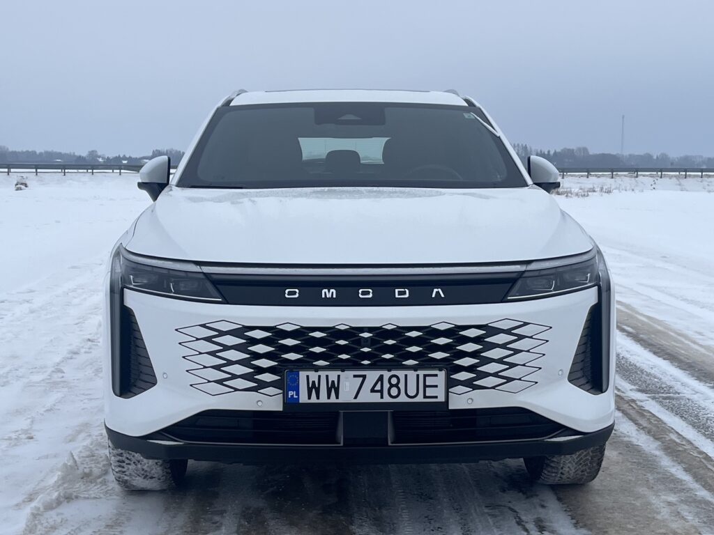 Omoda 9 Super Hybrid widok od frontu