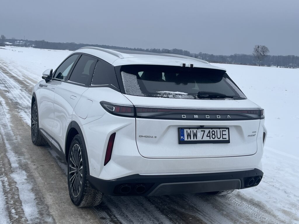 Omoda 9 Super Hybrid widok od tyłu