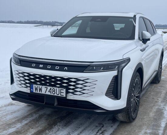 Omoda 9 Super Hybrid widok od przodu