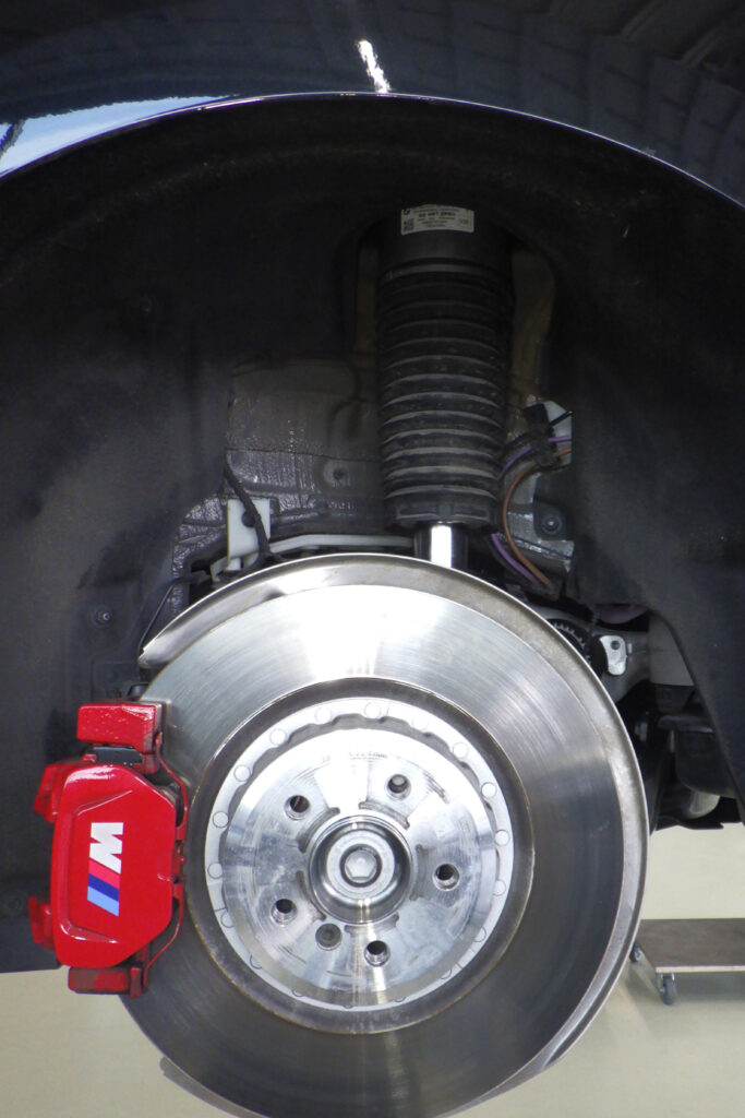 Zwieszenie_gwintowane_KW_V3_do _BMW_i5_M60_xDrive widok na osi