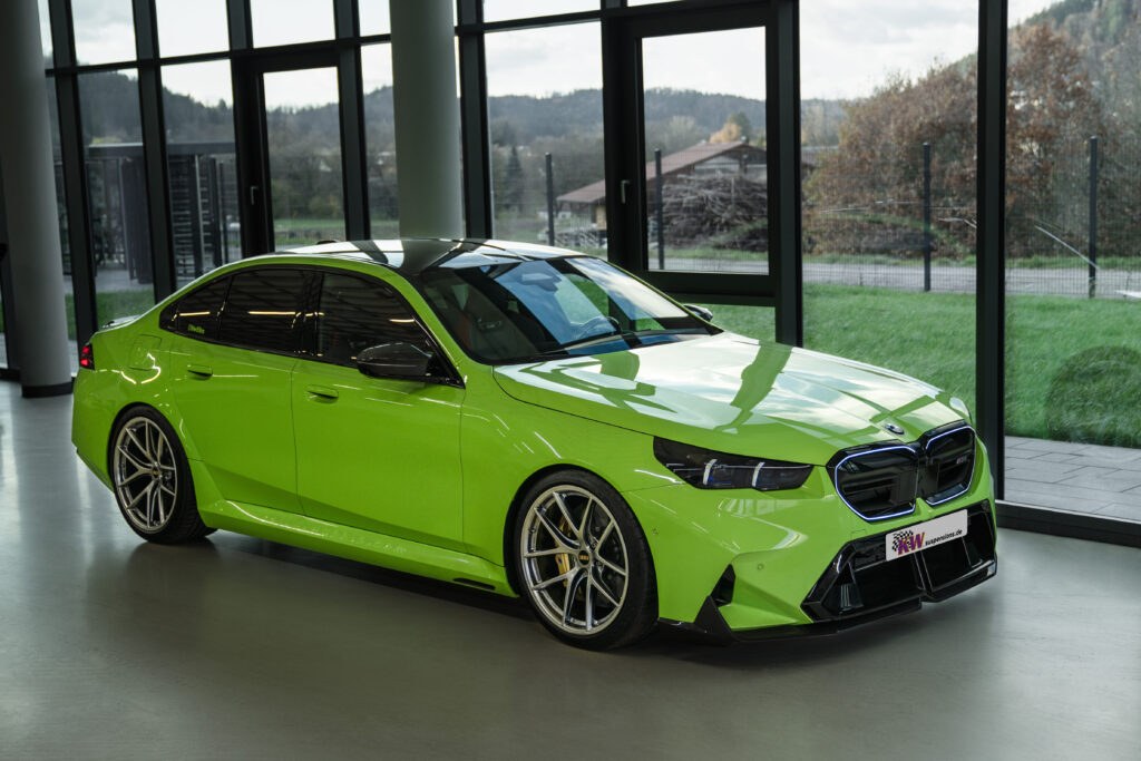 KW_V4_BMW_M5_G90_z boku