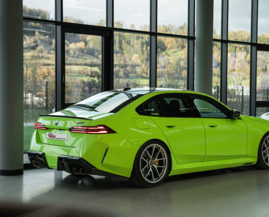 KW_V4_BMW_M5_G90_widok od tyłu