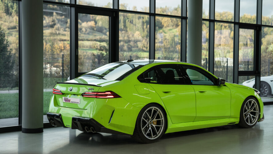 KW_V4_BMW_M5_G90_widok od tyłu