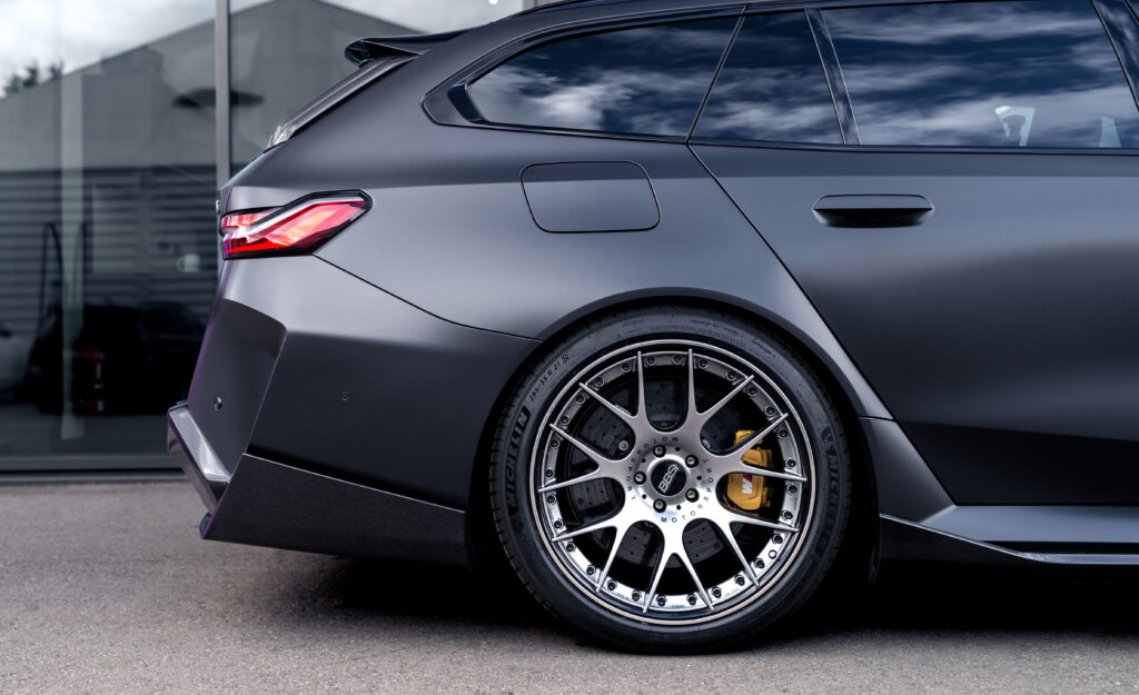 KW_V4_BMW_M5_G99_Touring_tylna oś
