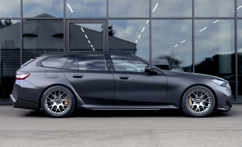 KW_V4_BMW_M5_G99_Touring_widok z boku