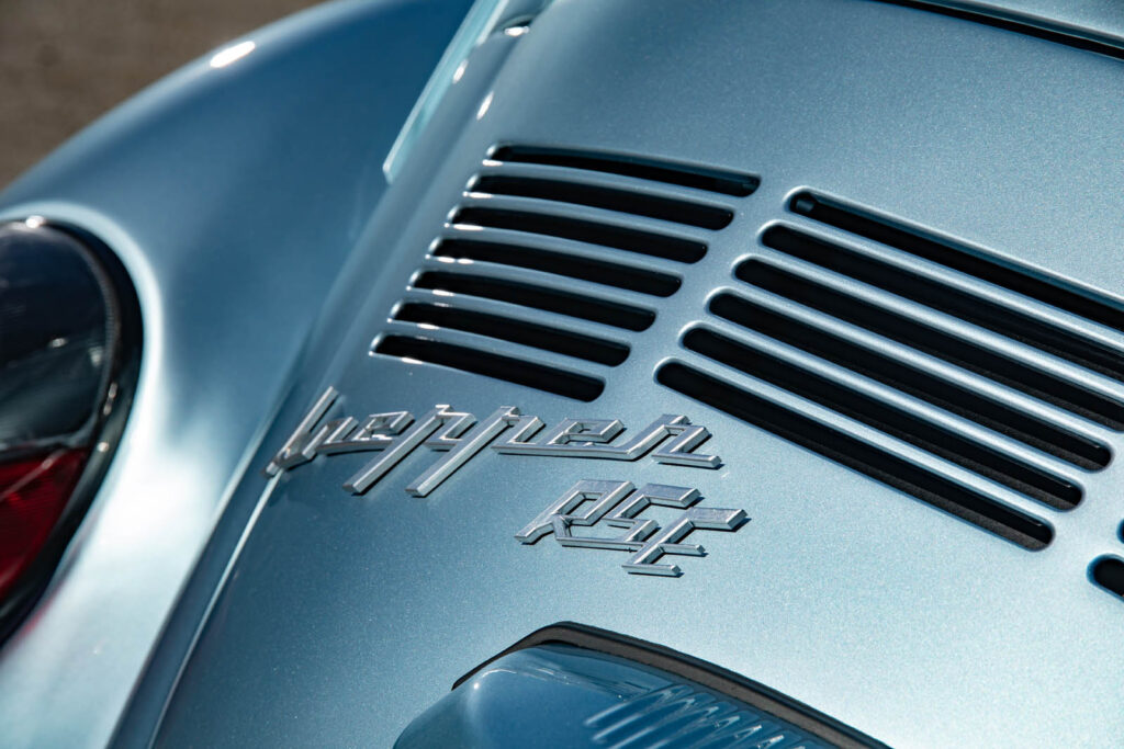 Elektryczny Garbus Knepper_RS-E napis na pokrywie silnika