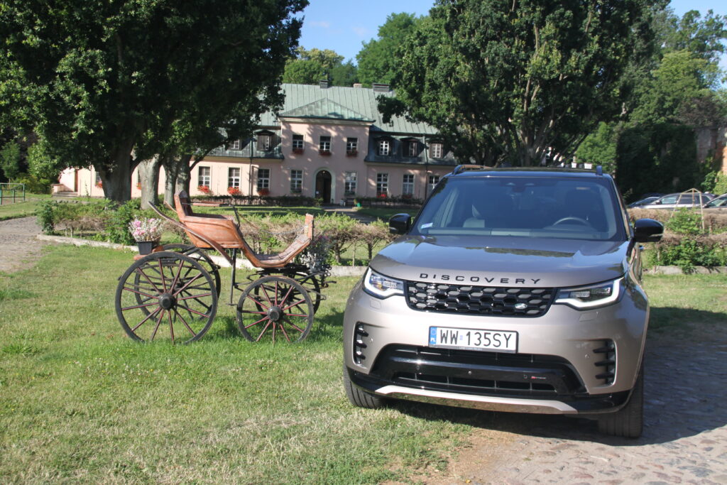 Land Rover Discovery front auta