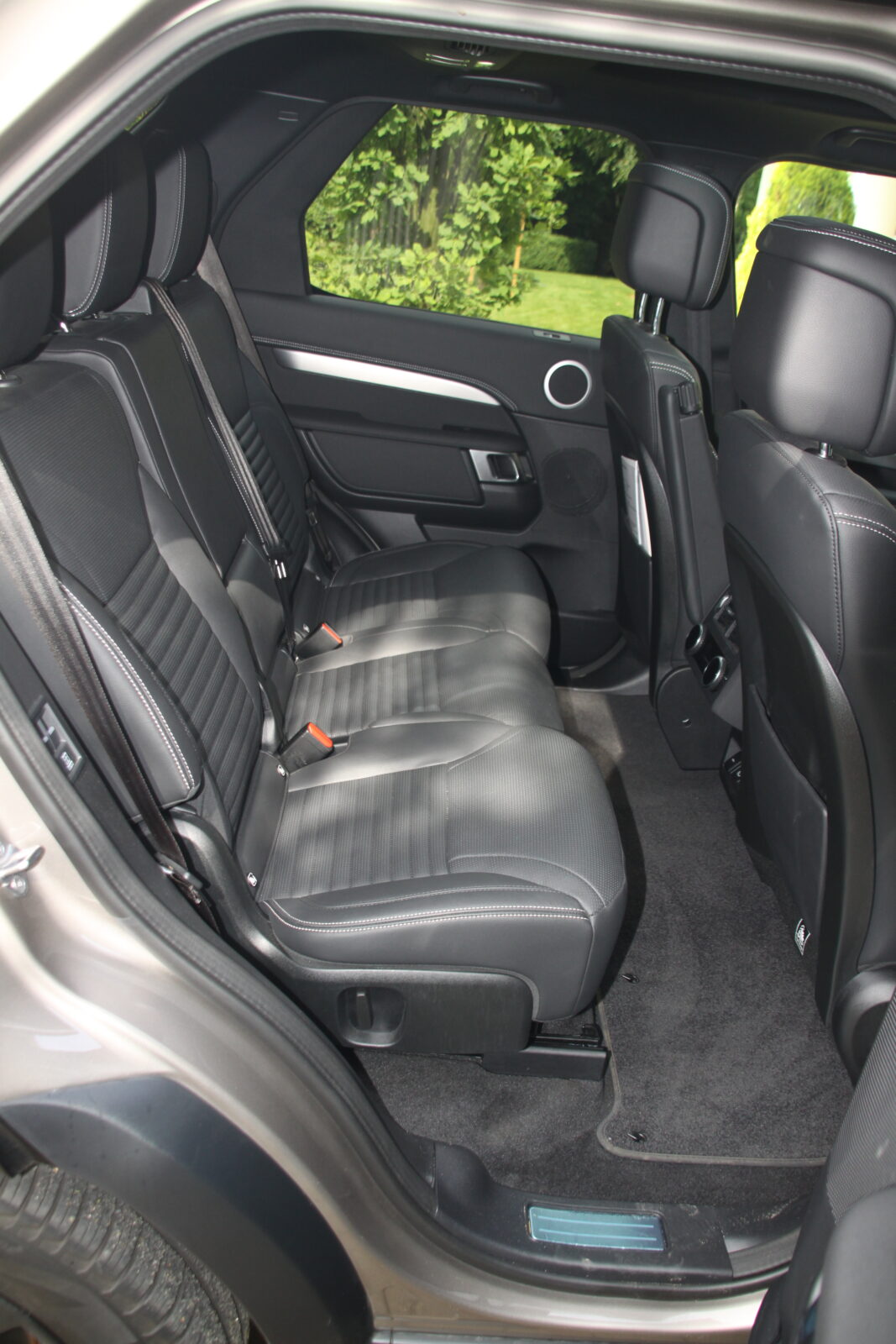 Land Rover Discovery rear seats