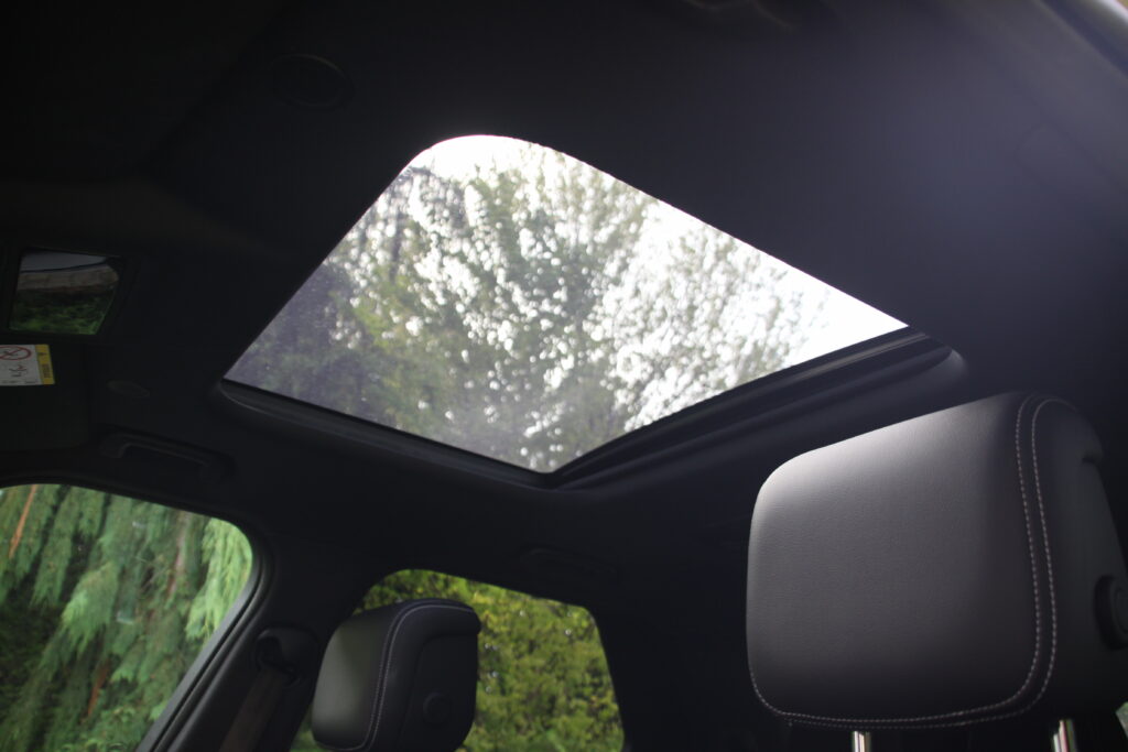 Land Rover Discovery sunroof