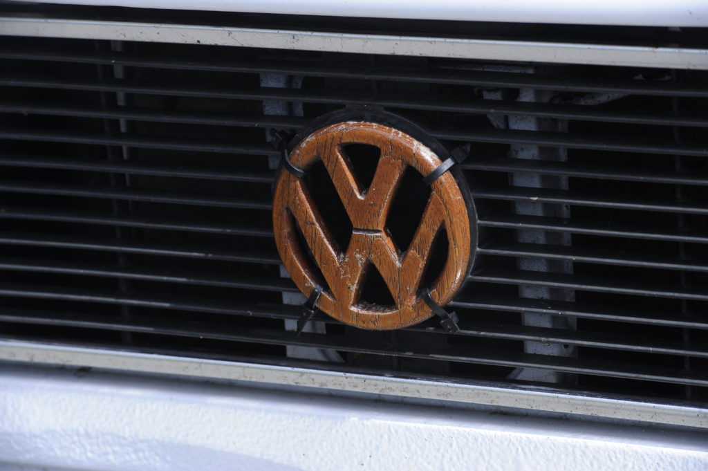 VW Caddy Mk 1 drewniane logo VW