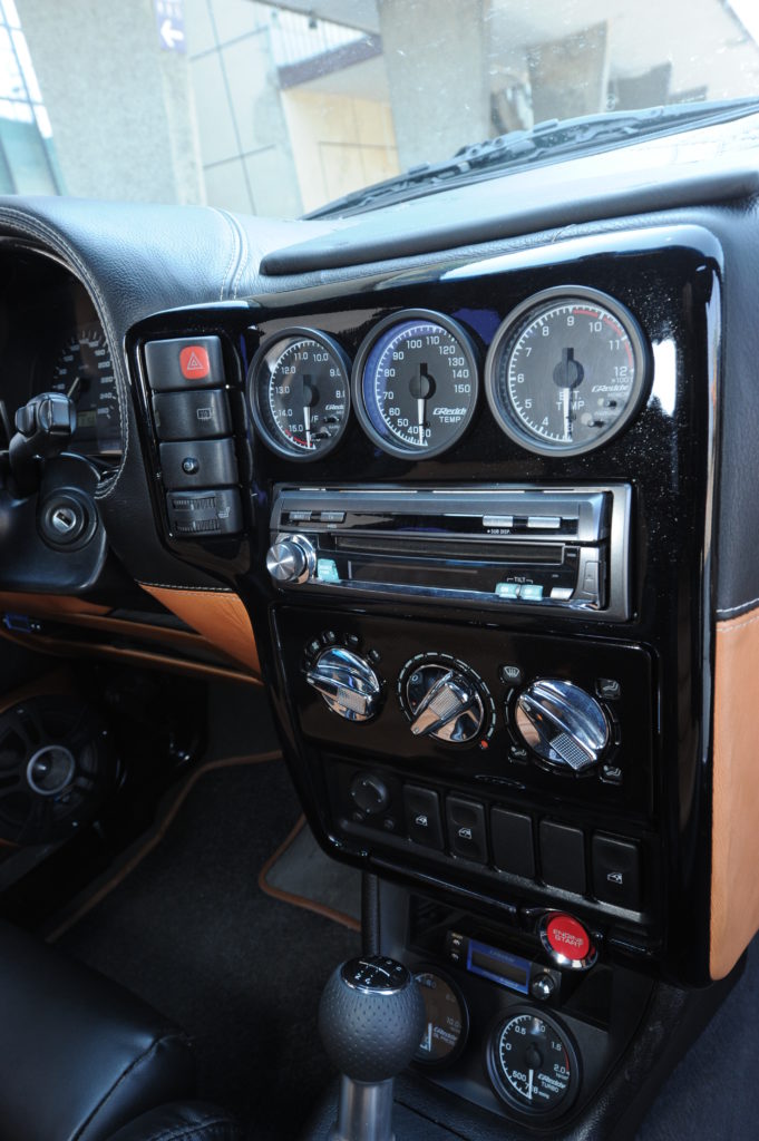 Tuning-VW-Caddy-2-konsola środkowa z zegarami