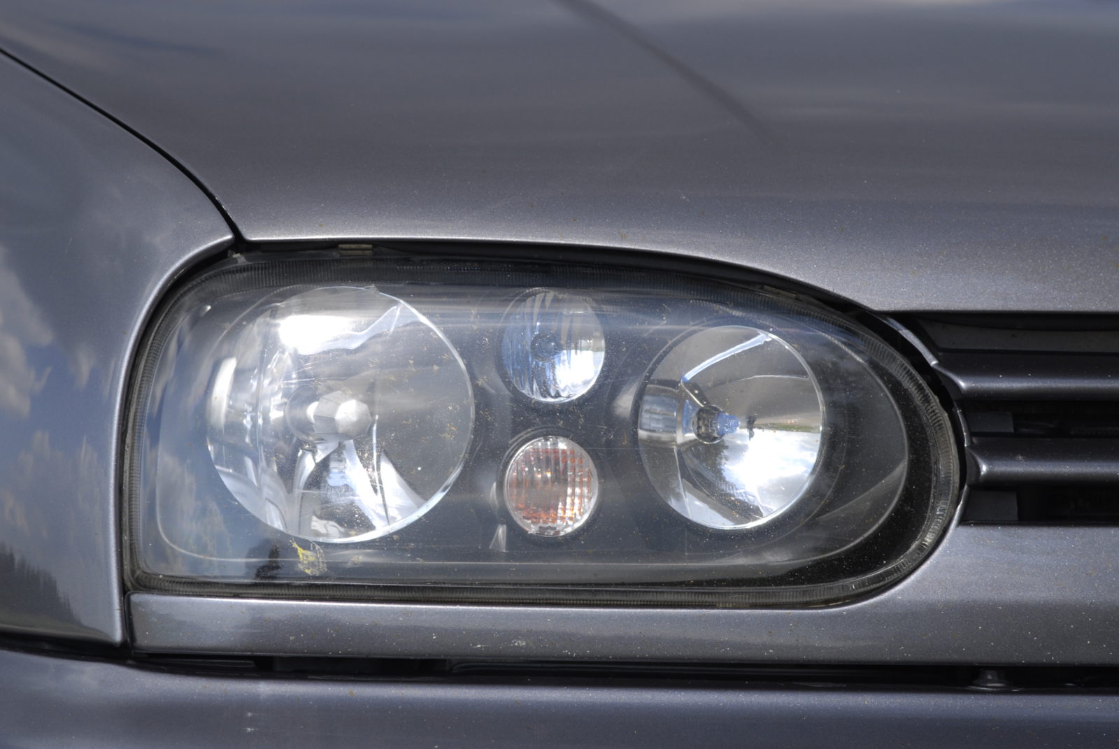 VW Golf 3 przedni reflektor