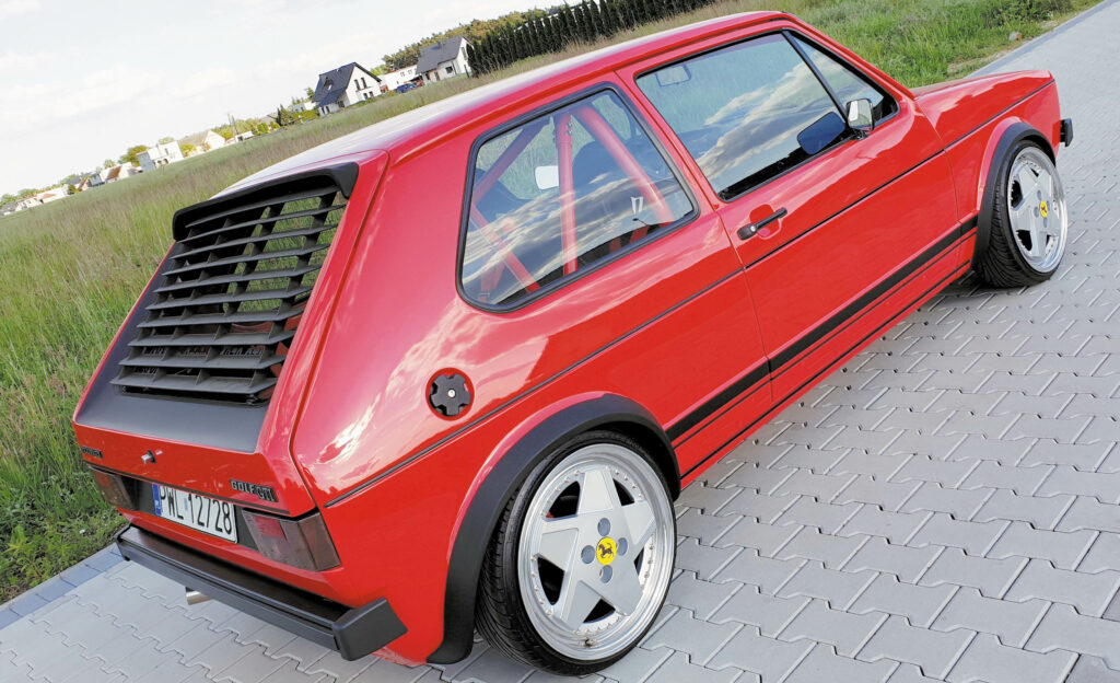 VW Golf Mk1 GTI widok z boku