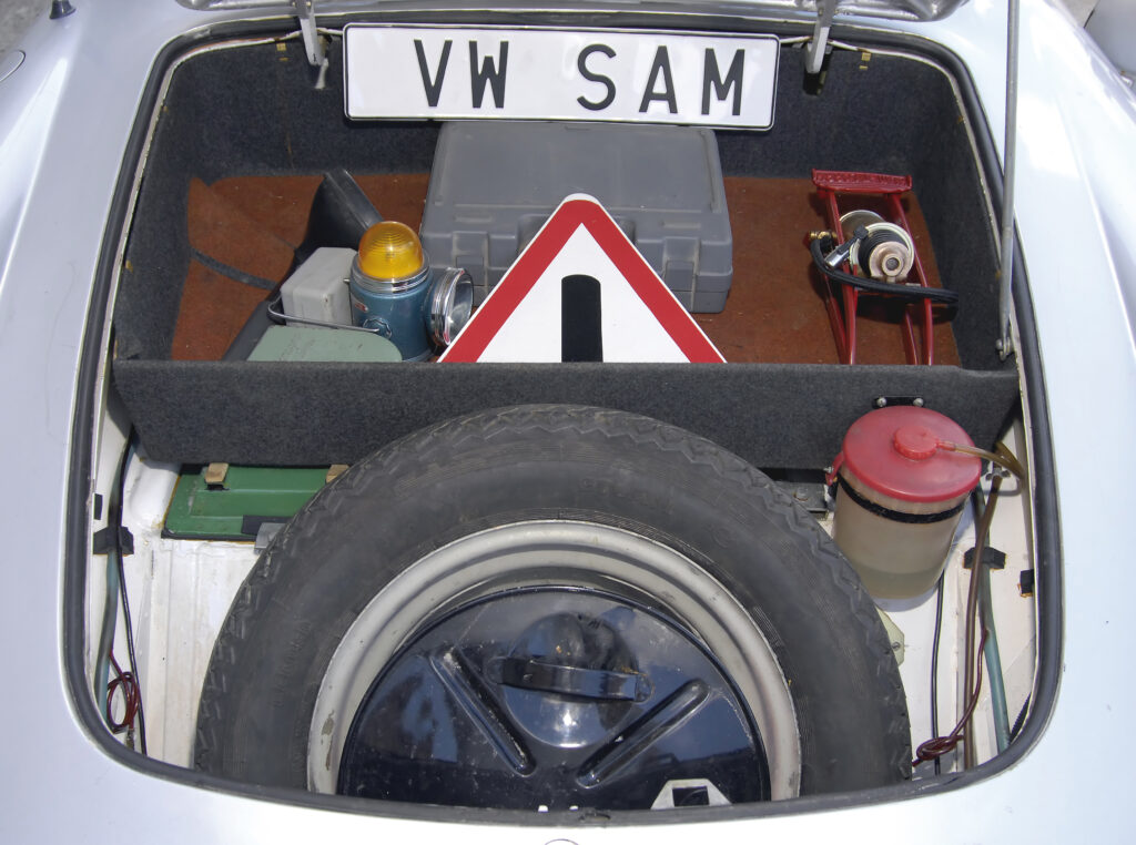 VW SAM 1200 bagażnik z wyposażeniem