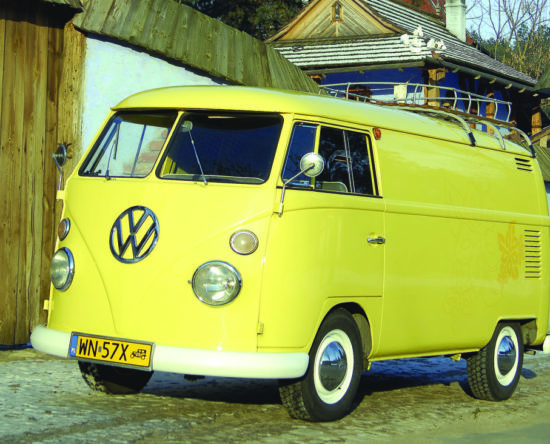 Żółty VW T1 Typ2 widok od frontu