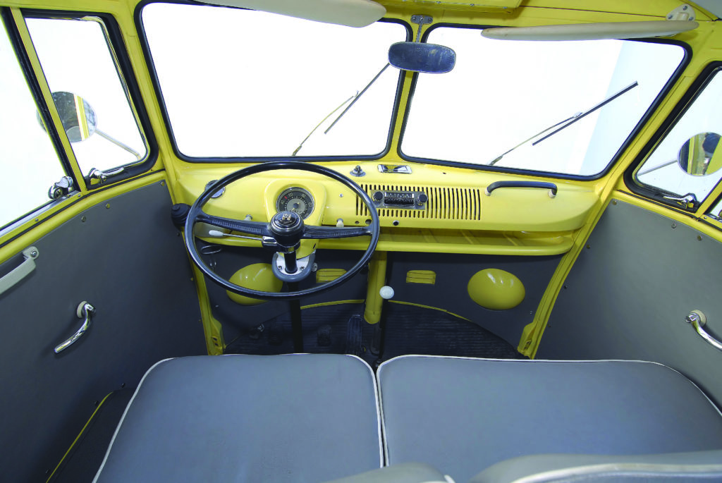 Żółty VW T1 Typ2 kokpit