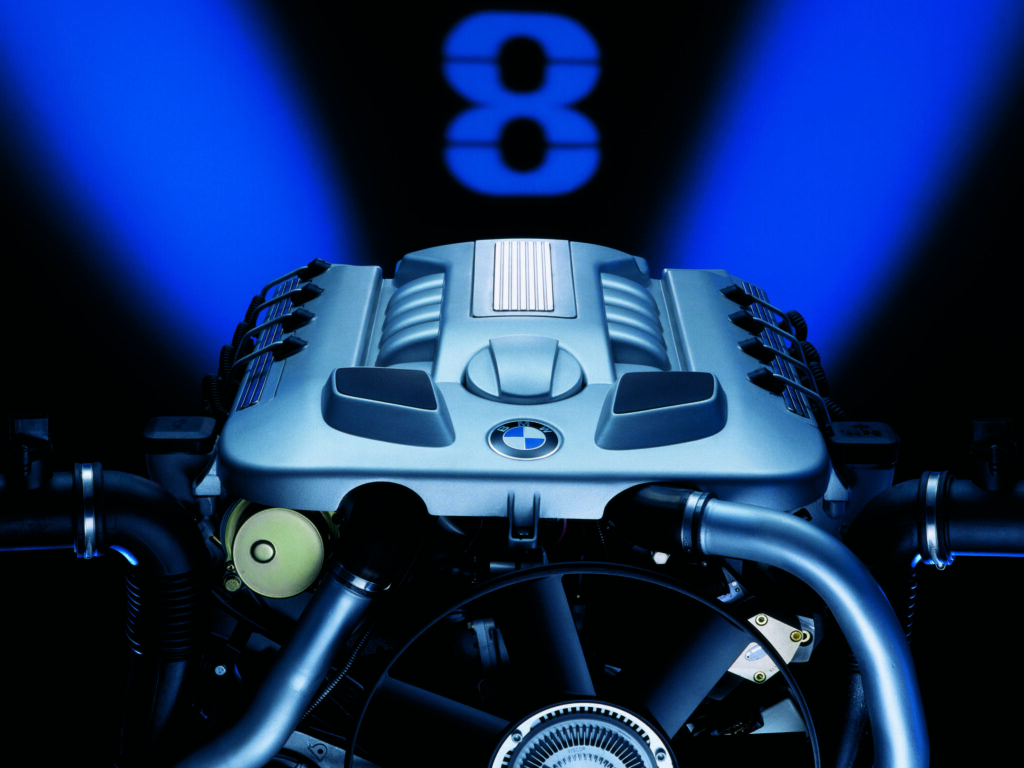 Silnik BMW V8