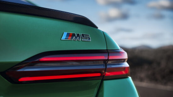 Logo na bagażniku BMW M5