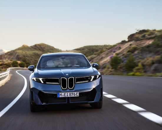 BMW Neue Klasse 2025 w czasie jazdy