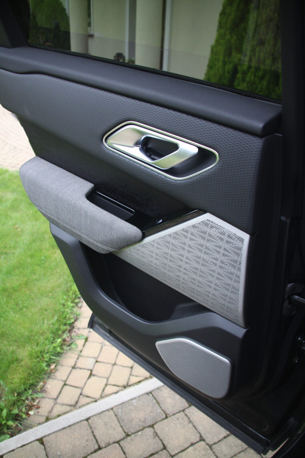 Range Rover Velar boczek tylnych drzwi