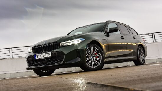 TEST BMW 330e Touring