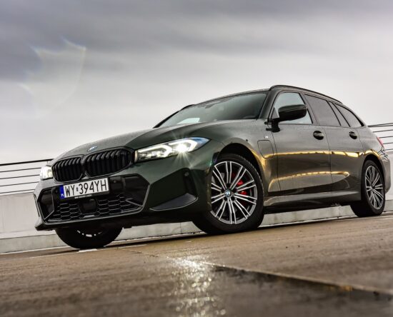 TEST BMW 330e Touring