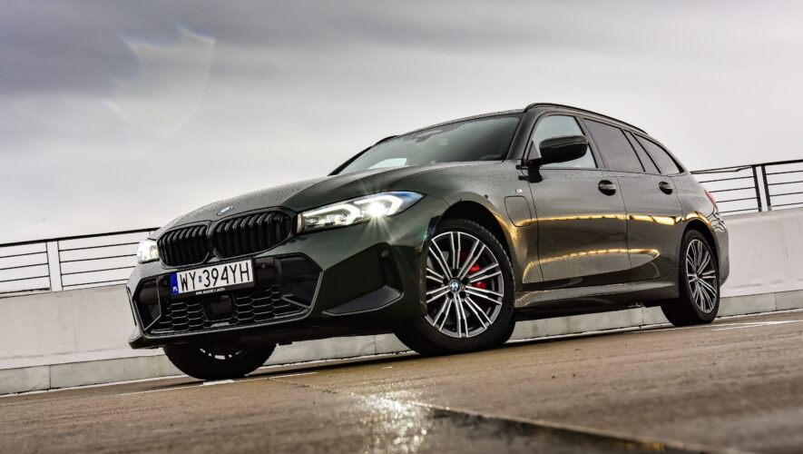 TEST BMW 330e Touring