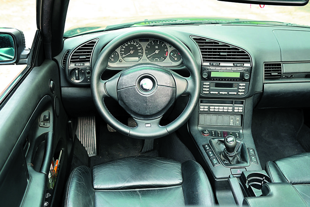 Tuning-BMW-E36-Cabrio-kokpit
